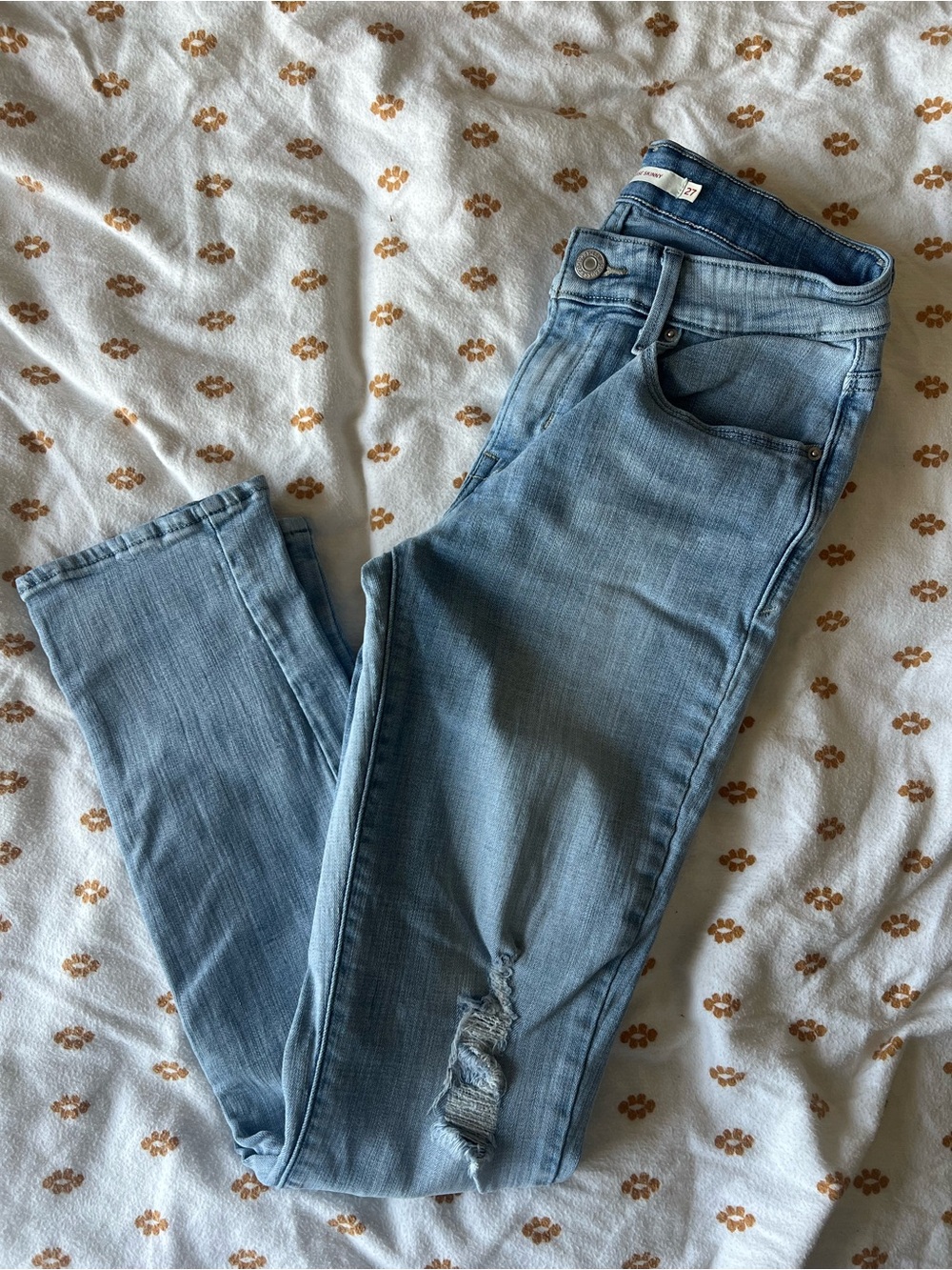 Levi's Light Blue Women's Skinny Jeans with Knee Distress